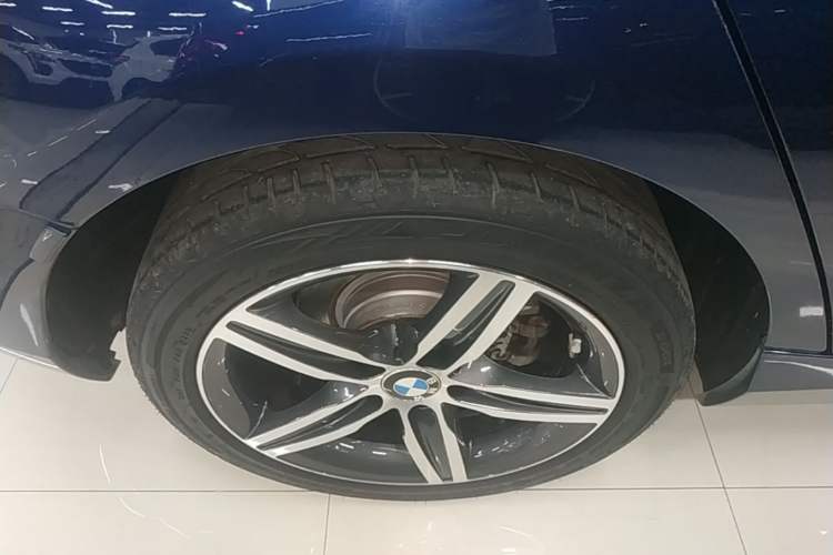 Used BMW 1 Series 2018 118i Sport Design Package Right Rear Wheel Hub
