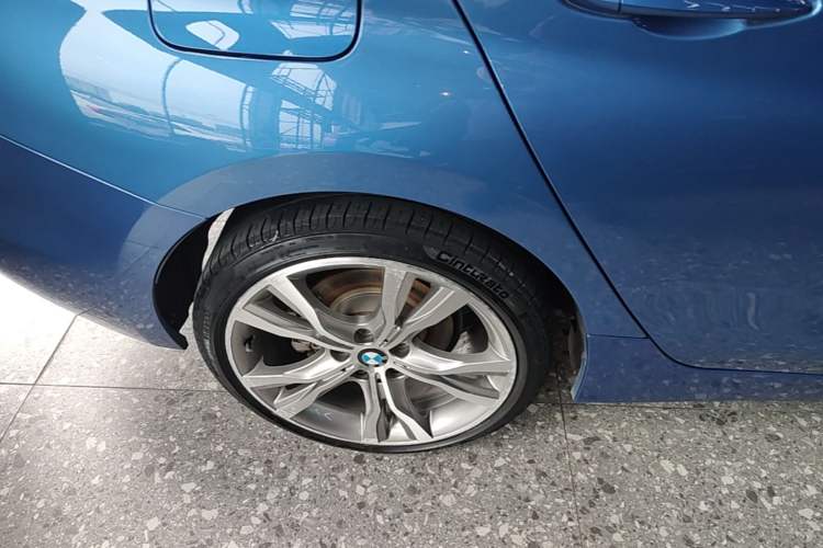 Used BMW 1 Series 2018 120i Design Package Model Right Rear Wheel Hub