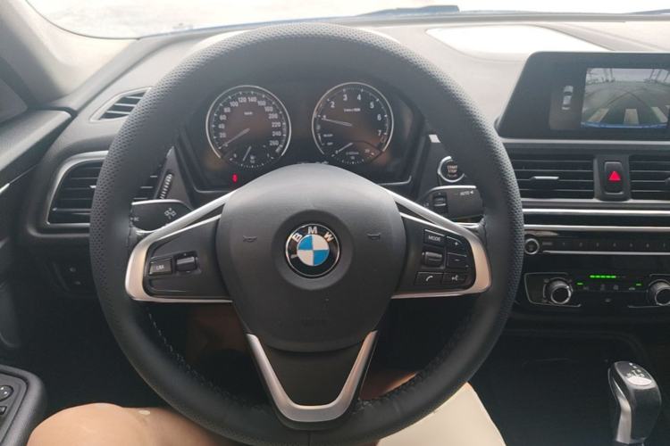Used BMW 1 Series 2018 118i Sport Edition Steering Wheel