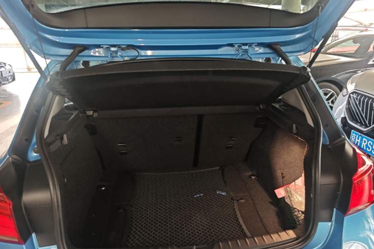 Used BMW 1 Series 2018 118i Leading Model Trunk
