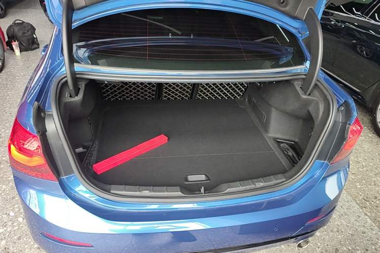 Used BMW 1 Series 2018 120i Design Package Model Trunk