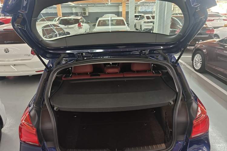 Used BMW 1 Series 2018 118i Leading Model Trunk