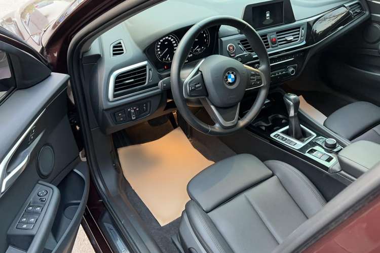 Used BMW 1 Series 2018 118i Sport Edition Driver Seat