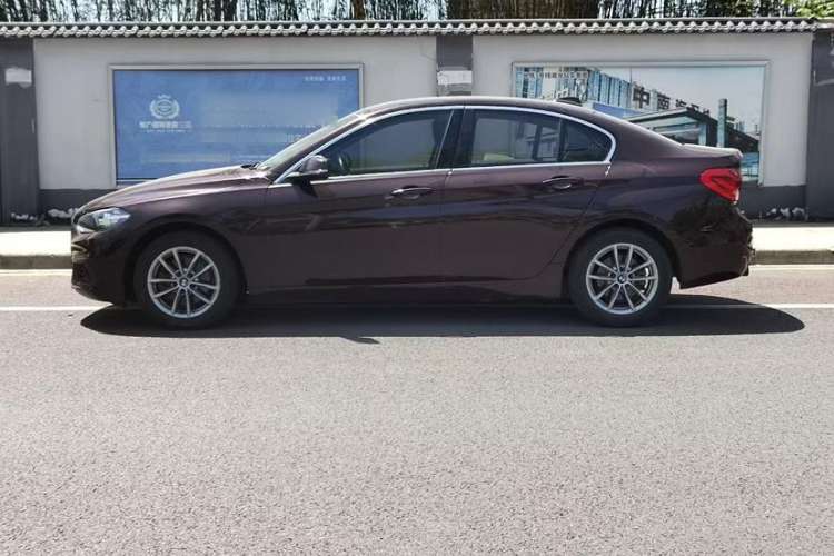 Used BMW 1 Series 2018 118i Fashion Model Exterior 3