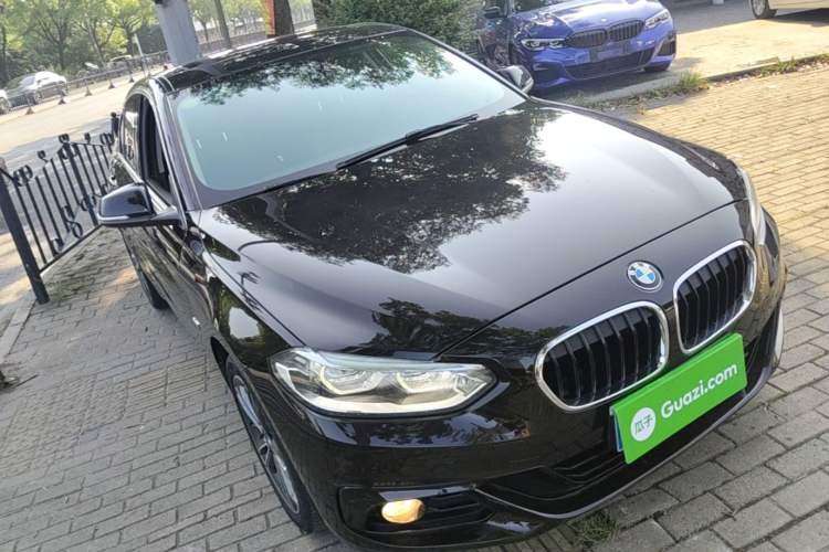 Used BMW 1 Series 2018 118i Sport Edition Front Right 45 Deg