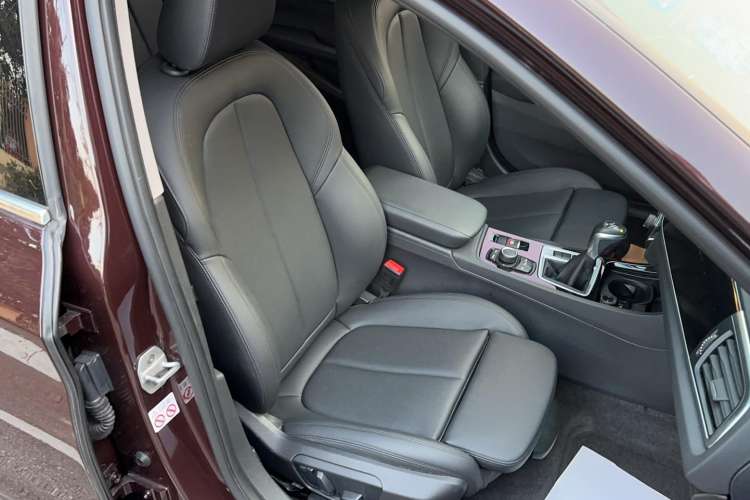Used BMW 1 Series 2018 118i Sport Edition Right Front Seat