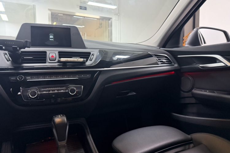Used BMW 1 Series 2018 118i Sport Edition Audio And AC Panel
