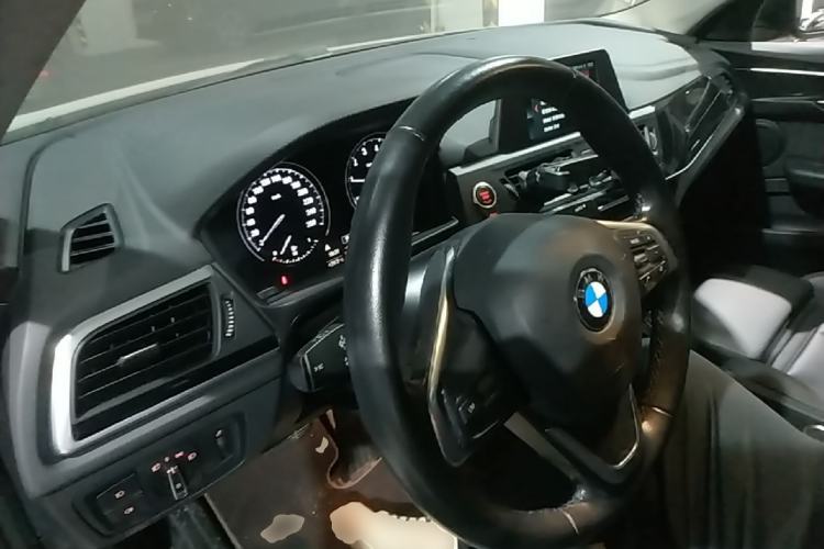 Used BMW 1 Series 2018 118i Sport Edition Center Console