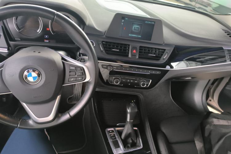 Used BMW 1 Series 2018 118i Sport Edition Center Console