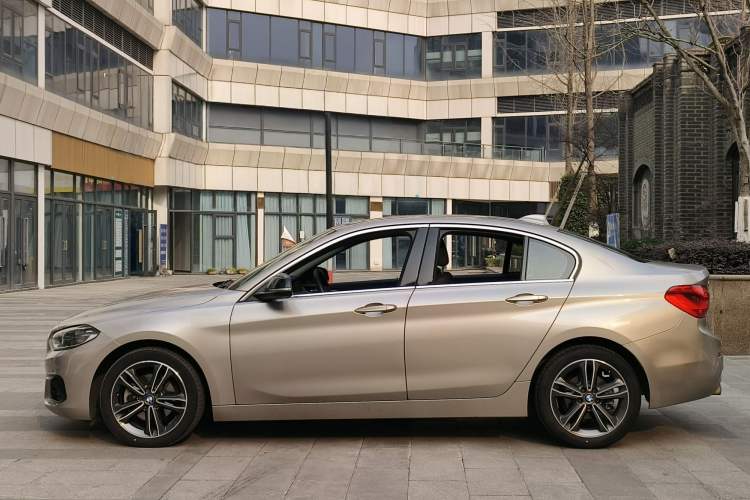 Used BMW 1 Series 2018 Facelifted 118i Sport Edition Exterior 3
