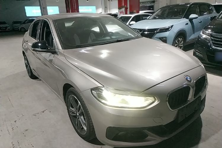 Used BMW 1 Series 2018 118i Sport Edition Front Right 45 Deg
