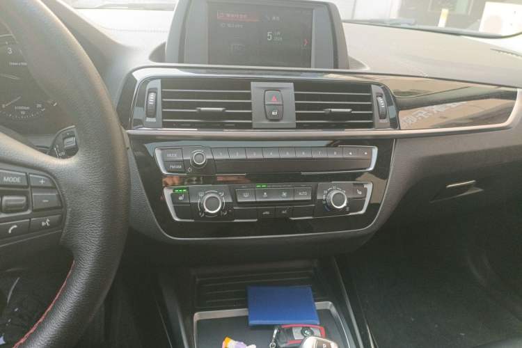 Used BMW 1 Series 2018 118i Sport Design Package Audio And AC Panel