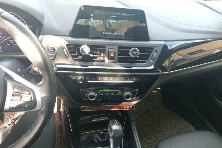 Used BMW 1 Series 2018 118i Sport Edition Audio And AC Panel