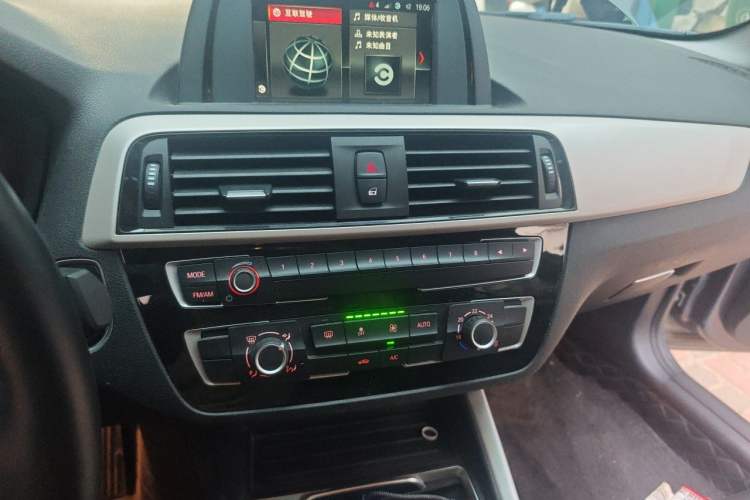 Used BMW 1 Series 2018 118i Leading Model Audio And AC Panel