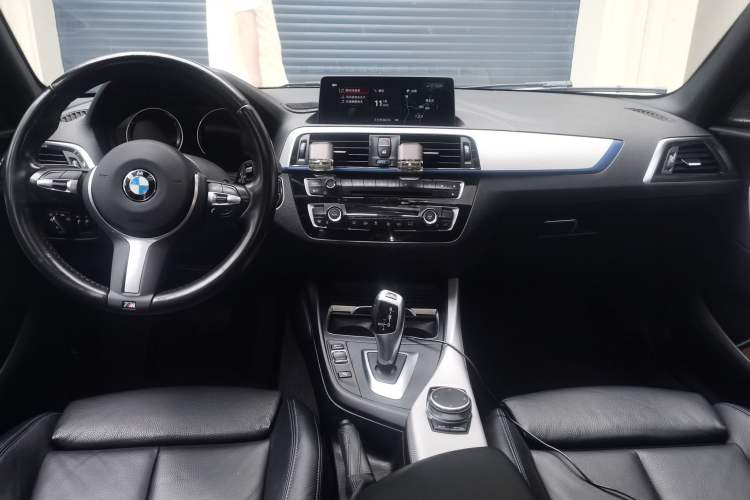 Used BMW 1 Series 2018 120i M Sport Package Center Console