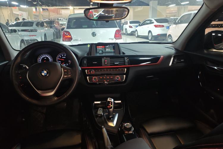 Used BMW 1 Series 2018 118i Sport Design Package Center Console