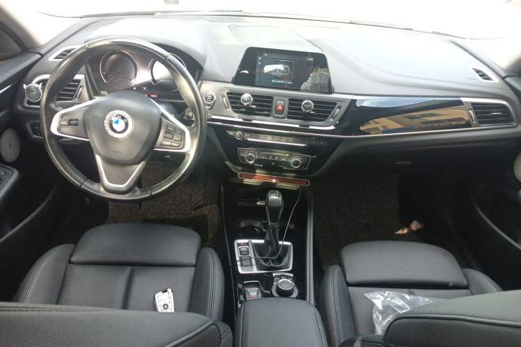 Used BMW 1 Series 2018 118i Sport Edition Center Console