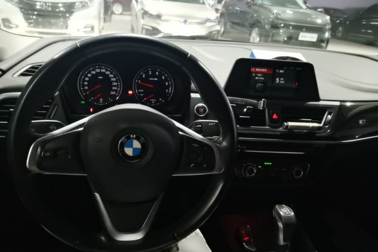 Used BMW 1 Series 2018 118i Sport Edition Center Console