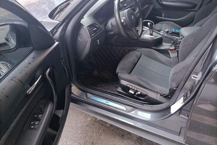 Used BMW 1 Series 2018 120i M Sport Package Driver Seat