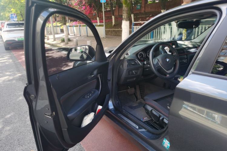 Used BMW 1 Series 2018 118i Sport Design Package Driver Seat