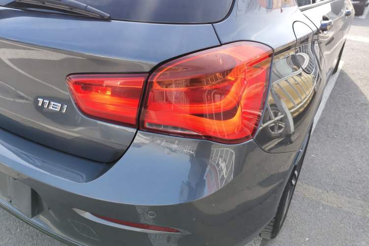 Used BMW 1 Series 2018 118i Sport Design Package Exterior 3