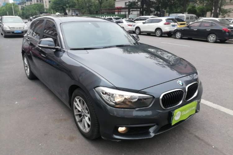 Used BMW 1 Series 2018 118i Leading Model Front Right 45 Deg