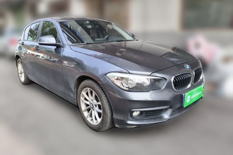 Used BMW 1 Series 2018 118i Leading Model Front Right 45 Deg