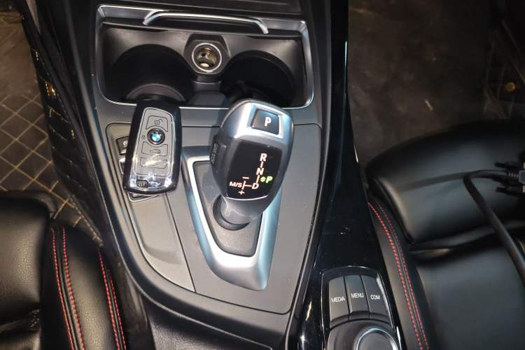 Used BMW 1 Series 2018 118i Sport Design Package Gear Lever