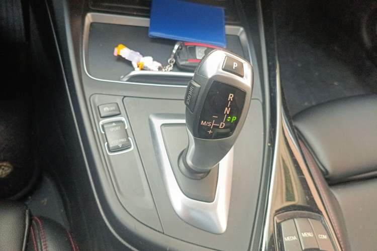 Used BMW 1 Series 2018 118i Sport Design Package Gear Lever