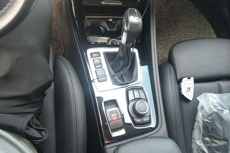 Used BMW 1 Series 2018 118i Sport Edition Gear Lever