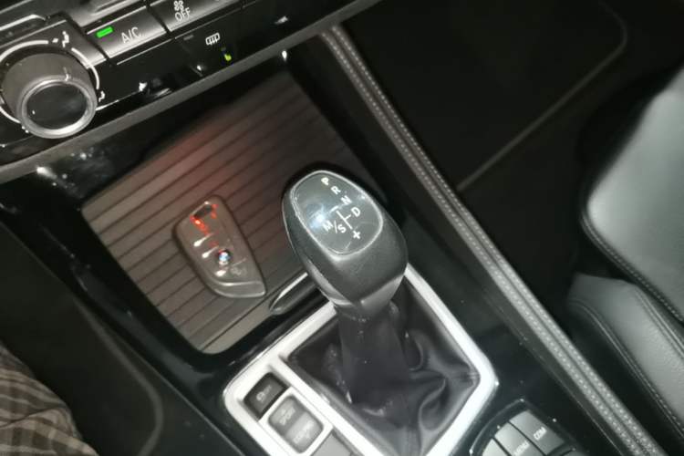 Used BMW 1 Series 2018 118i Sport Edition Gear Lever