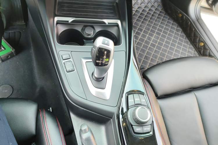 Used BMW 1 Series 2018 118i Sport Design Package Gear Lever