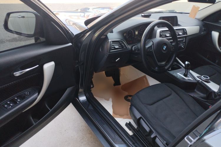 Used BMW 1 Series 2018 118i Leading Model Interior 3