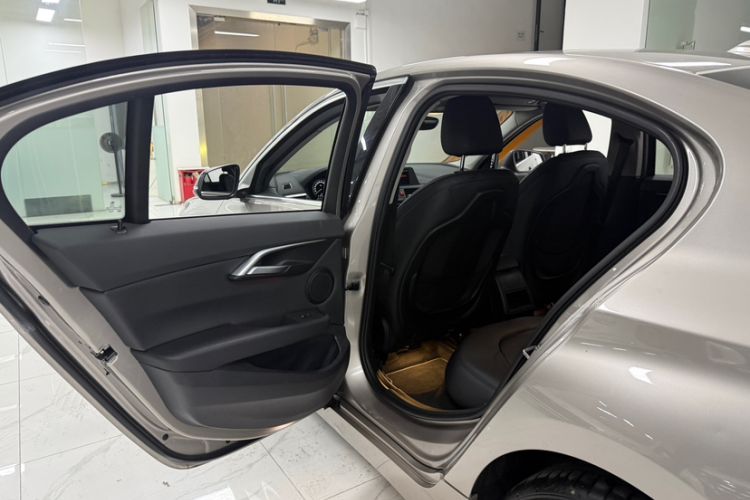Used BMW 1 Series 2018 118i Sport Edition Interior 4
