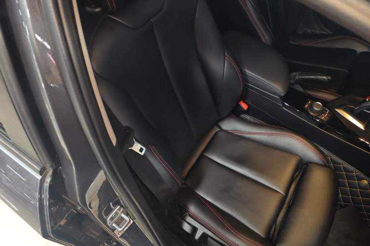 Used BMW 1 Series 2018 118i Sport Design Package Right Front Seat