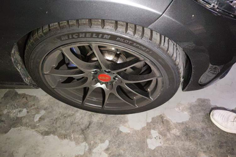 Used BMW 1 Series 2018 M140i Right Front Wheel Hub