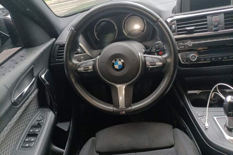 Used BMW 1 Series 2018 120i M Sport Package Steering Wheel