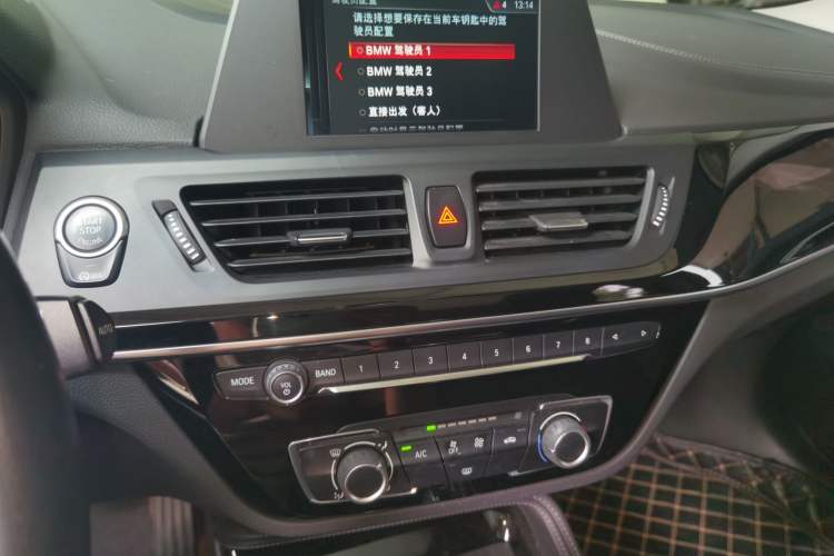Used BMW 1 Series 2018 118i Sport Edition Audio And AC Panel