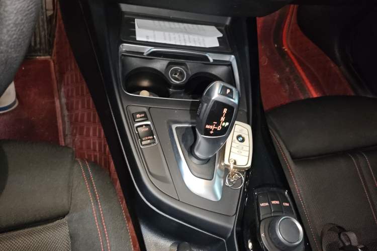 Used BMW 1 Series 2018 118i Sport Design Package Gear Lever
