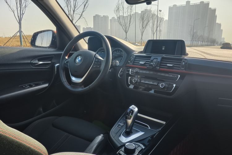 Used BMW 1 Series 2018 118i Sport Design Package Interior 10