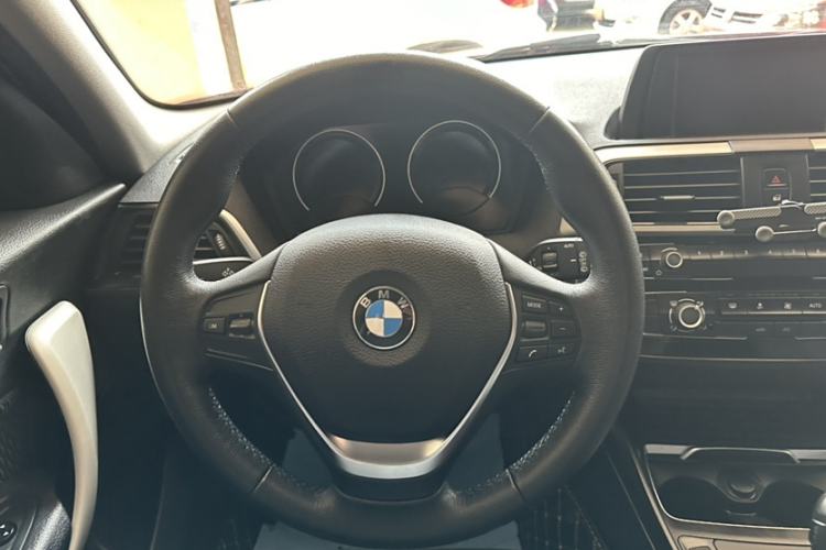 Used BMW 1 Series 2018 118i Leading Model Interior 2