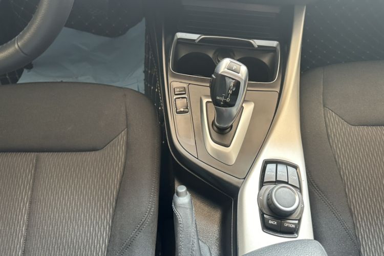 Used BMW 1 Series 2018 118i Leading Model Interior 4