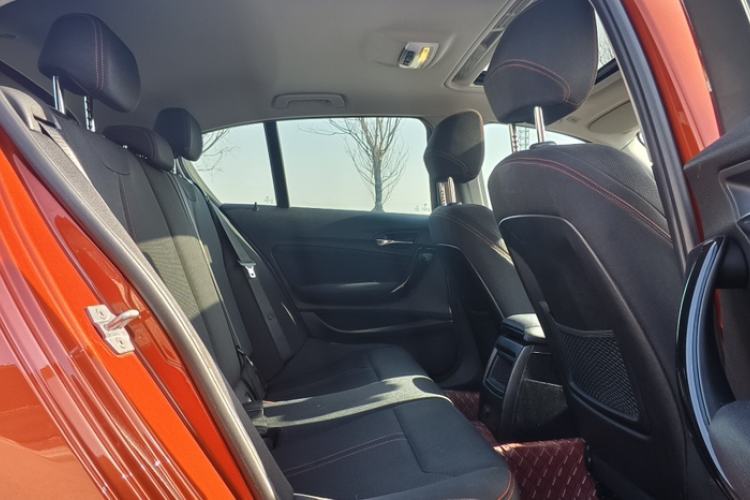 Used BMW 1 Series 2018 118i Sport Design Package Interior 7