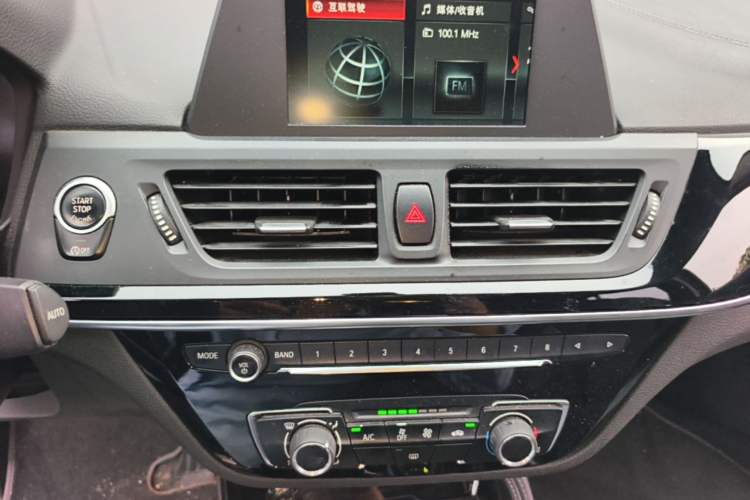 Used BMW 1 Series 2018 118i Sport Edition Audio And AC Panel