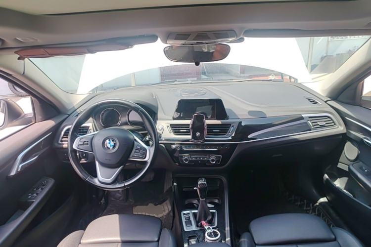Used BMW 1 Series 2018 118i Sport Edition Center Console
