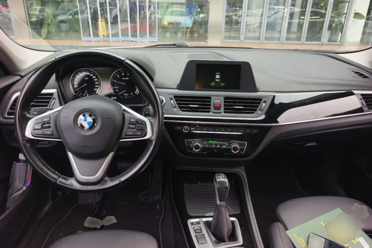 Used BMW 1 Series 2018 118i Sport Edition Center Console