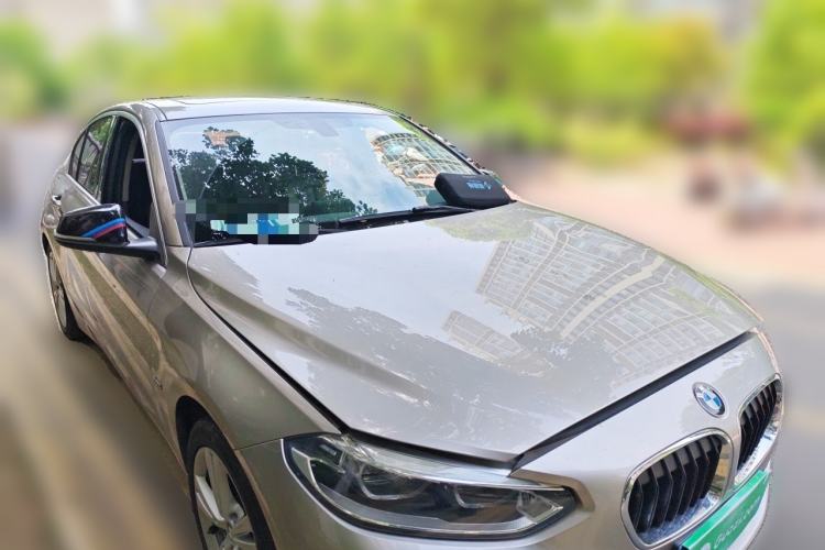 Used BMW 1 Series 2018 118i Design Package Edition Front Right 45 Deg
