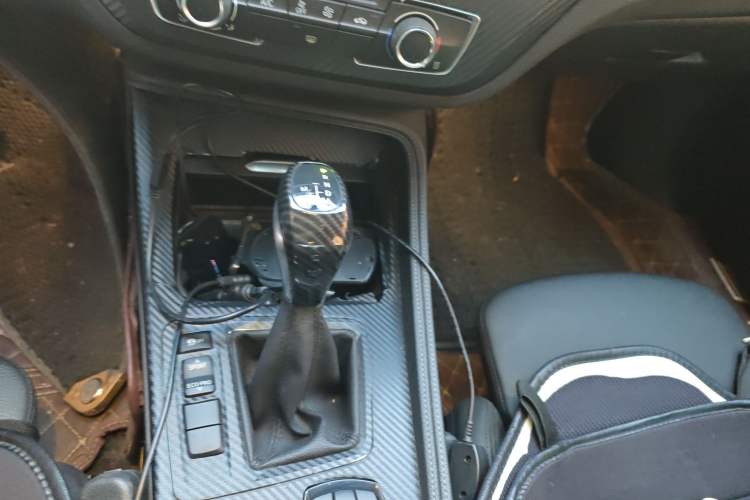Used BMW 1 Series 2018 118i Sport Edition Gear Lever