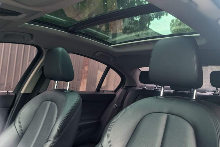 Used BMW 1 Series 2018 118i Sport Edition Interior 10