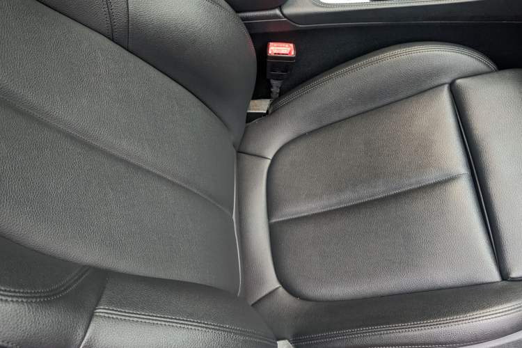 Used BMW 1 Series 2018 118i Sport Edition Interior 4
